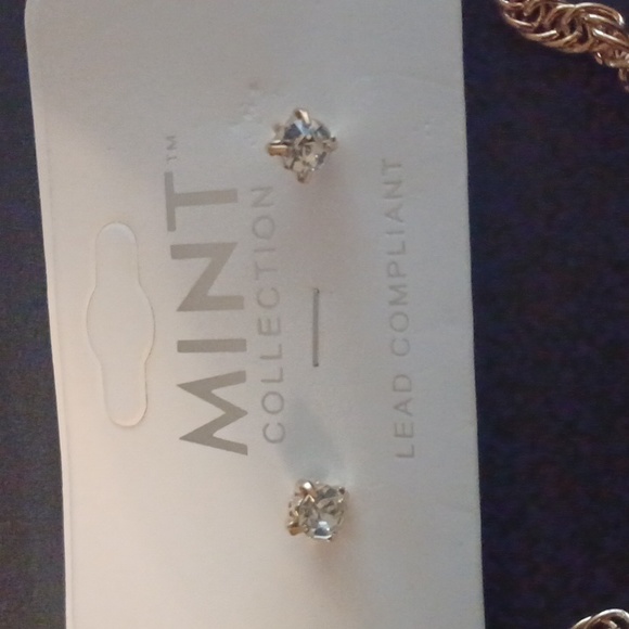 Bumblebee Necklace Set - Picture 3 of 4